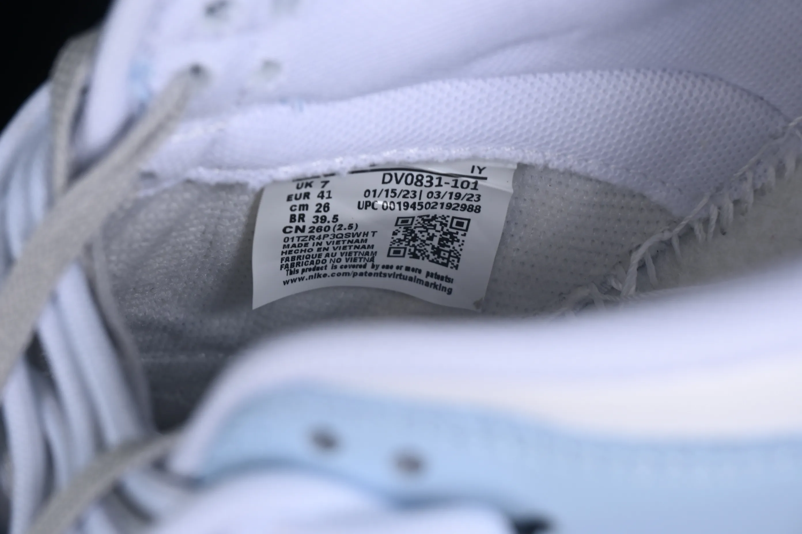 All categories Nk SB Dunk series Nk SB Dunk Low low-top sneakers Nk Dunk Pure "Platinum" Little Bear Story White Blue Brown Simple and versatile SB strap low-top casual sneakers DV0831-101